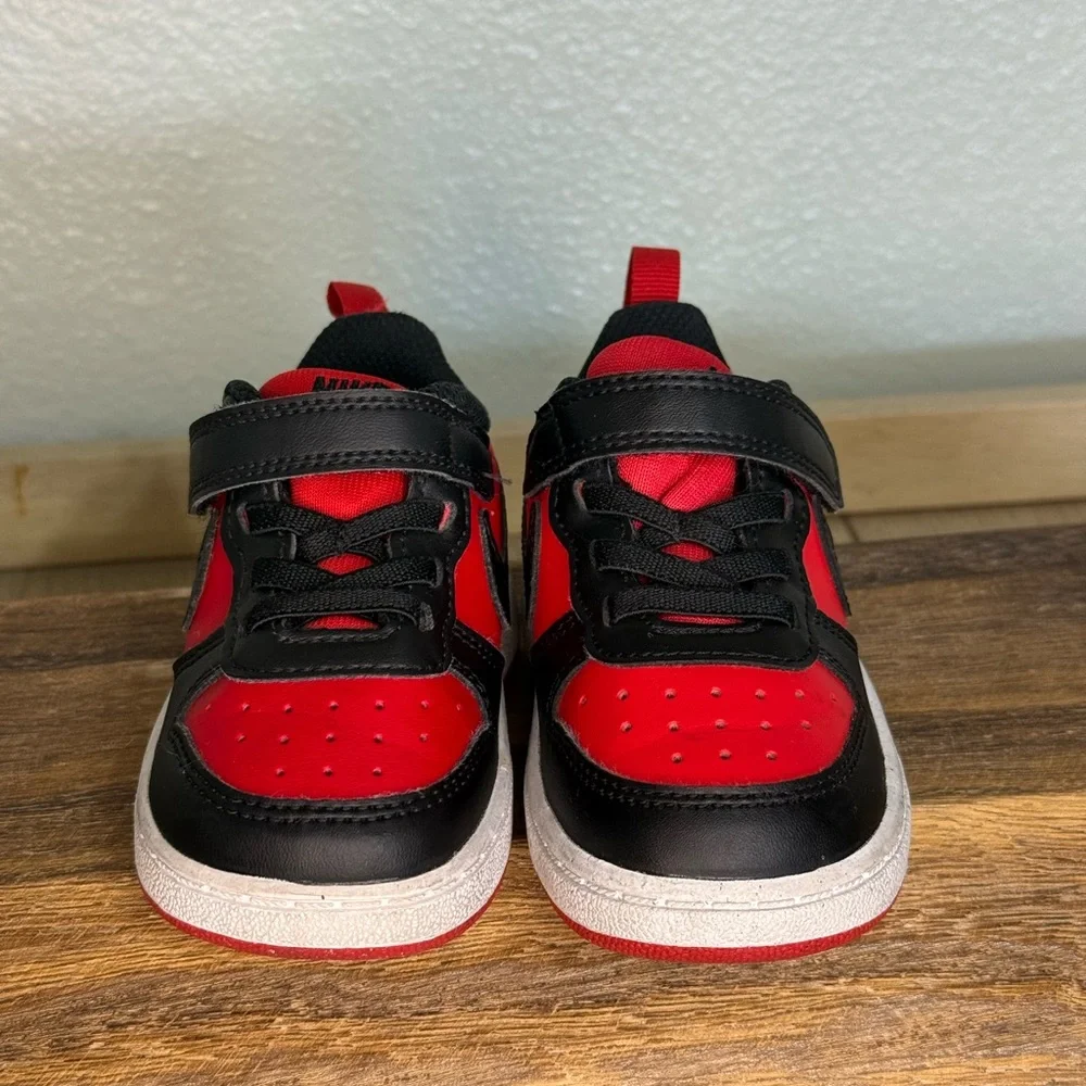 Nike Kids Black and Red Sneakers Size 6C